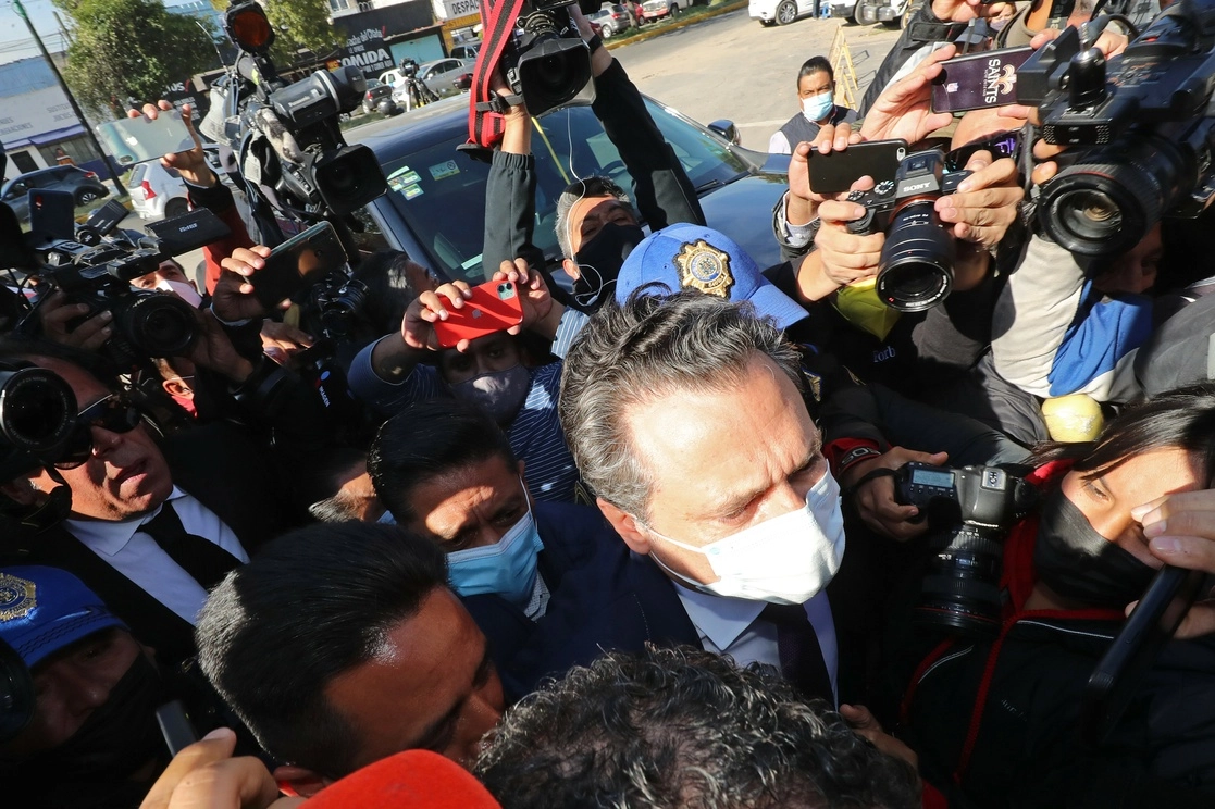El ex director de Pemex, Emilio Lozoya Austin, al ingresar al Reclusorio Norte. Foto Roberto Ortiz
