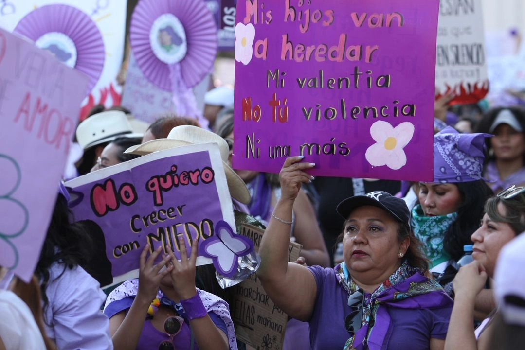 Mujeres marchan para exigir respeto el 8M en Guadalajara, Jalisco. Foto
