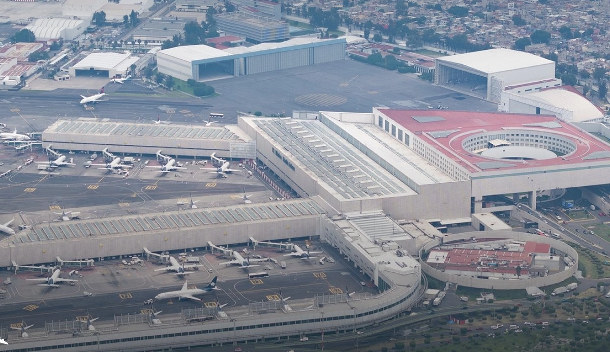 Panorámica de la Terminal 2 del Aeropuerto Internacional de la Ciudad de México. 
