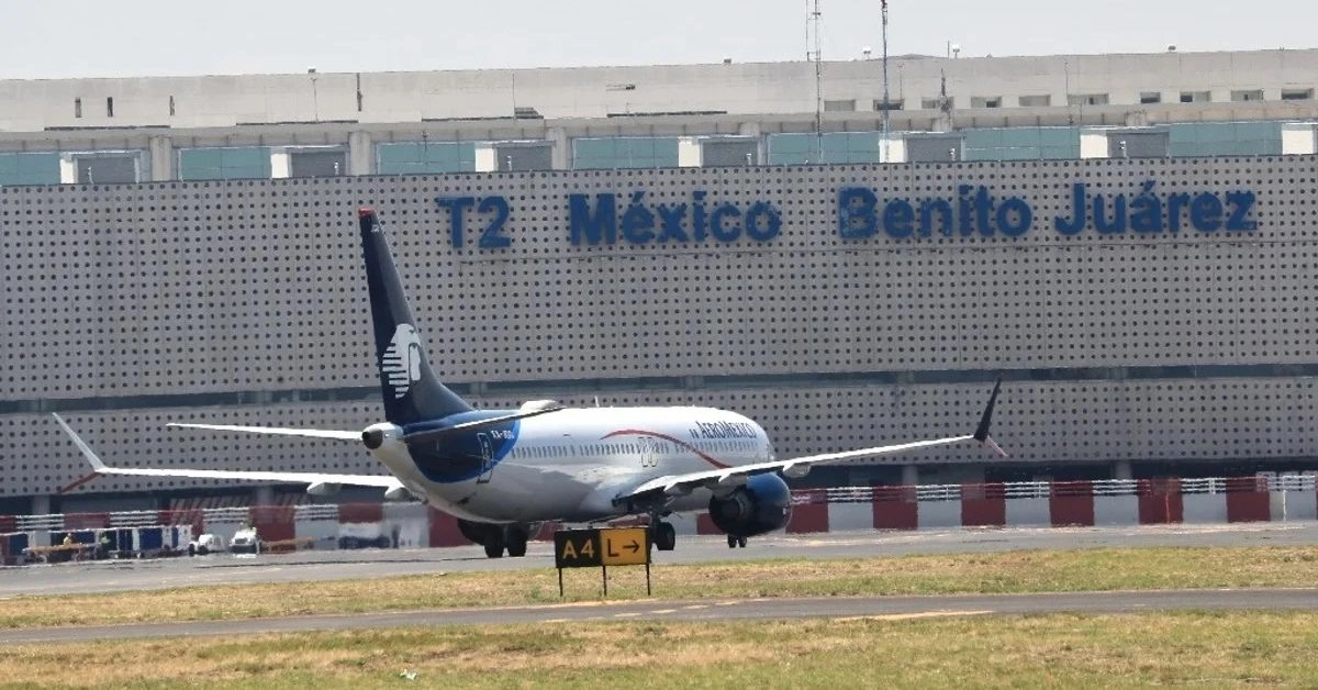 Aeronave de Aeroméxico en una de las pistas del AICM. Foto 
