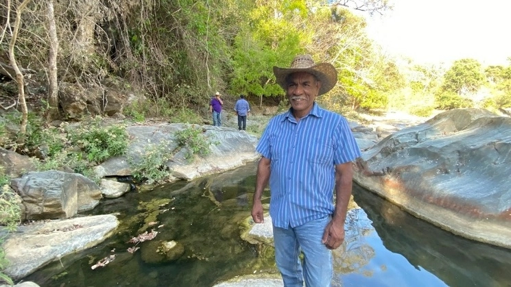 El defensor del medio ambiente Eustacio Alcalá Díaz estuvo al frente de la lucha de San Juan Huitzontla contra la delincuencia organizada desde 2012, que en reiteradas ocasiones intentó extraer mineral de hierro de manera ilícita. Foto tomada de Twitter @CentroProdh