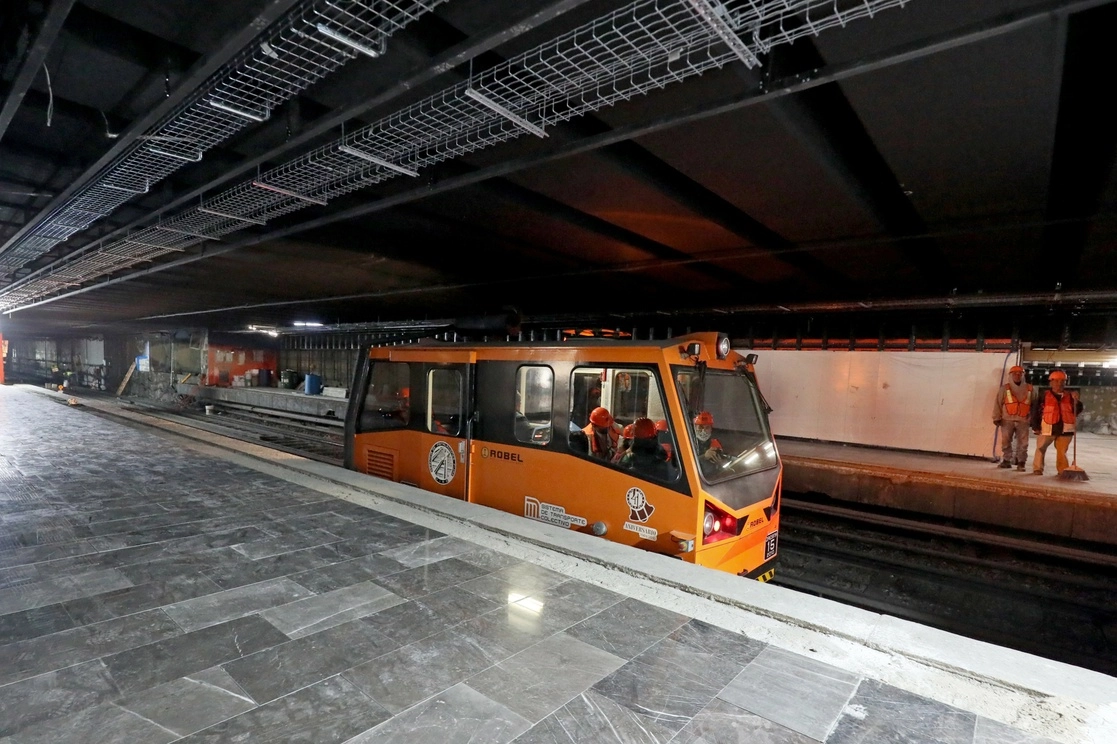 El titular del Metro también se refirió a los trabajos de rehabilitación por tramos de la Línea 1 del sistema. En imagen de archivo, avances de los trabajos de modernización del tramo Pantitlán-Salto del Agua de la Línea 1 del Sistema de Transporte Colectivo, Foto Roberto García Ortiz/Archivo.