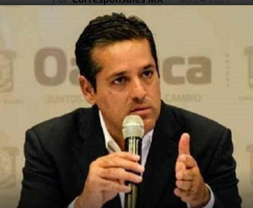 El secretario de Finanzas de Oaxaca, Vicente Mendoza Téllez, durante su comparecencia con los diputados locales. Foto cortesía