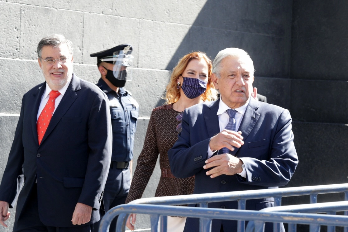 El gobierno de Andrés Manuel López Obrador busca beneficiar a 10 millones de becarios. Foto Roberto García Ortiz/ Archivo 