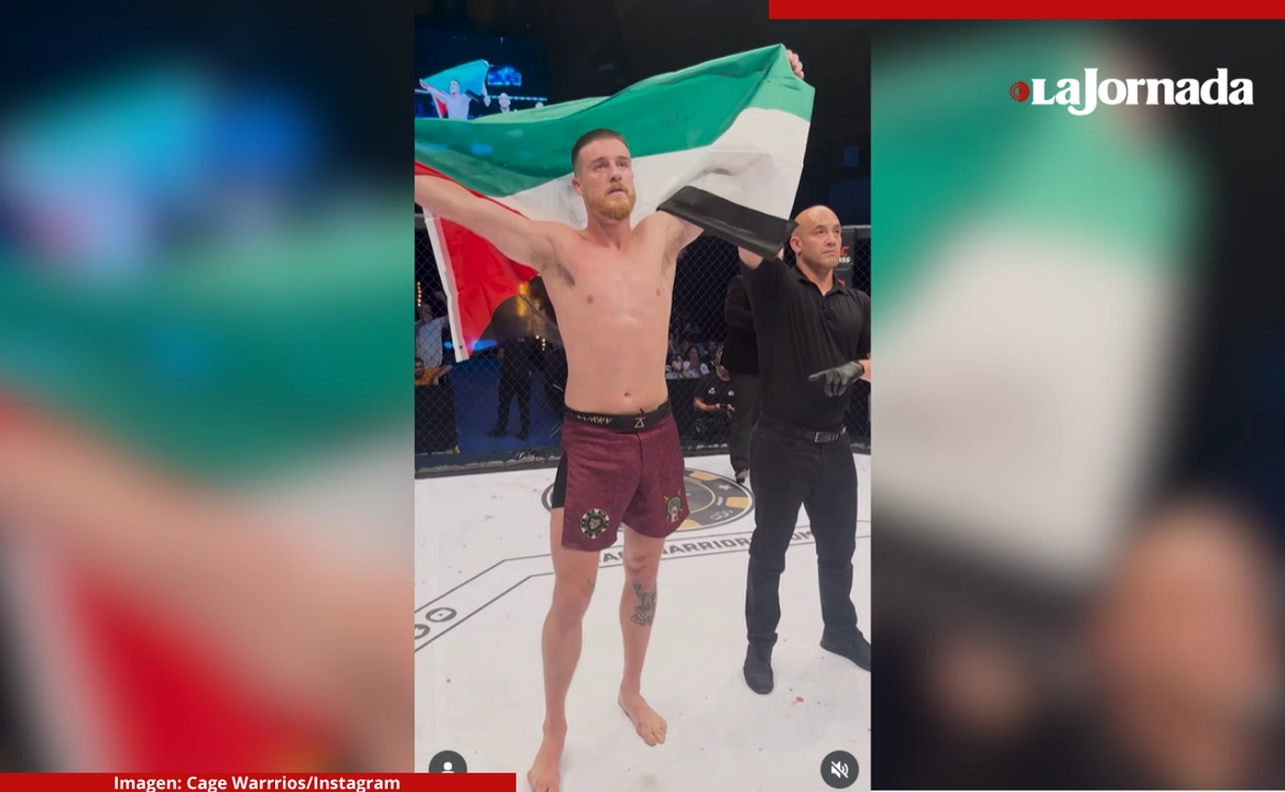 McCorry celebra su victoria con una bandera de Palestina después de derrotar a su rival Shuki Farage de Israel. Foto: 