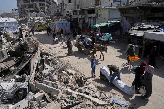 Al menos 100 personas murieron en ataques israelíes en diferentes puntos de la Franja de Gaza entre la noche del miércoles y este jueves. Foto