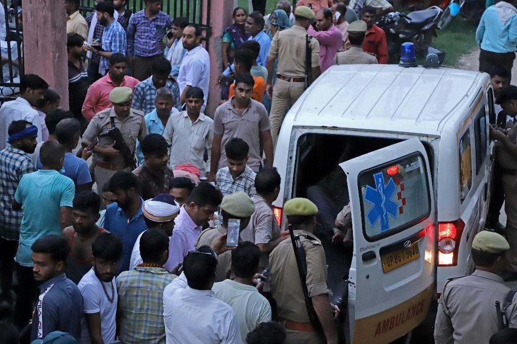 Al menos 100 personas murieron por una estampida en una celebración religiosa en el norte de India, el 2 de julio de 2024. Foto Ap