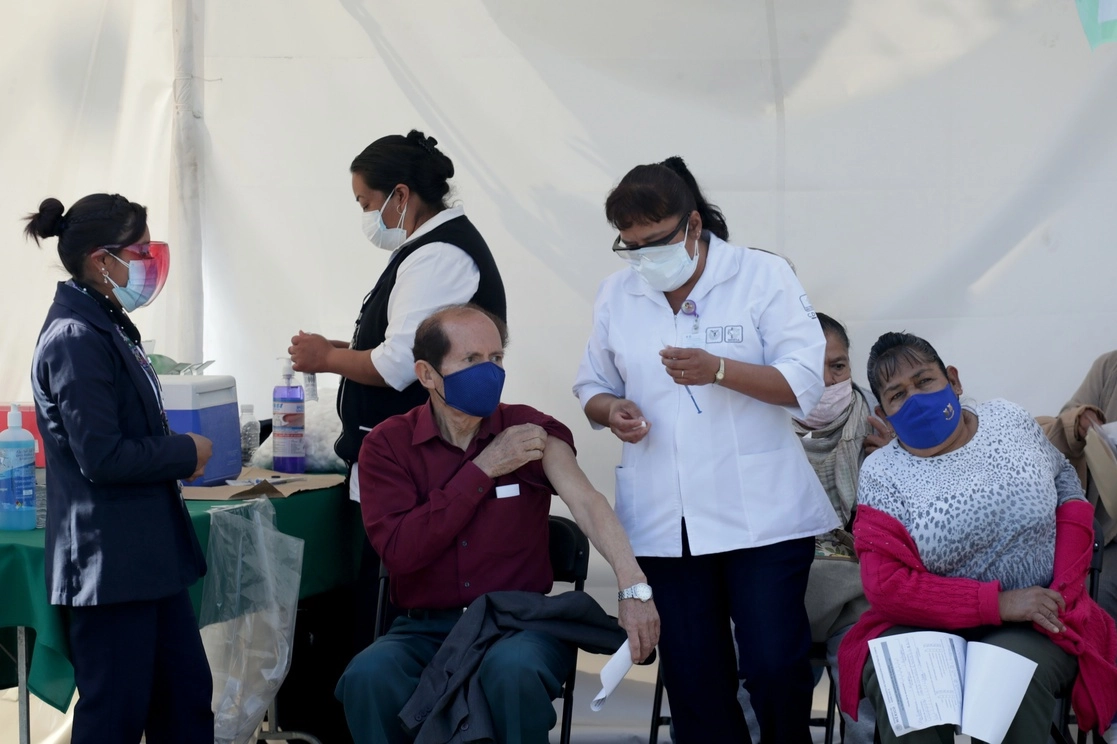 Campaña de vacunación en la CDMX. Foto Roberto García Ortiz/ archivo