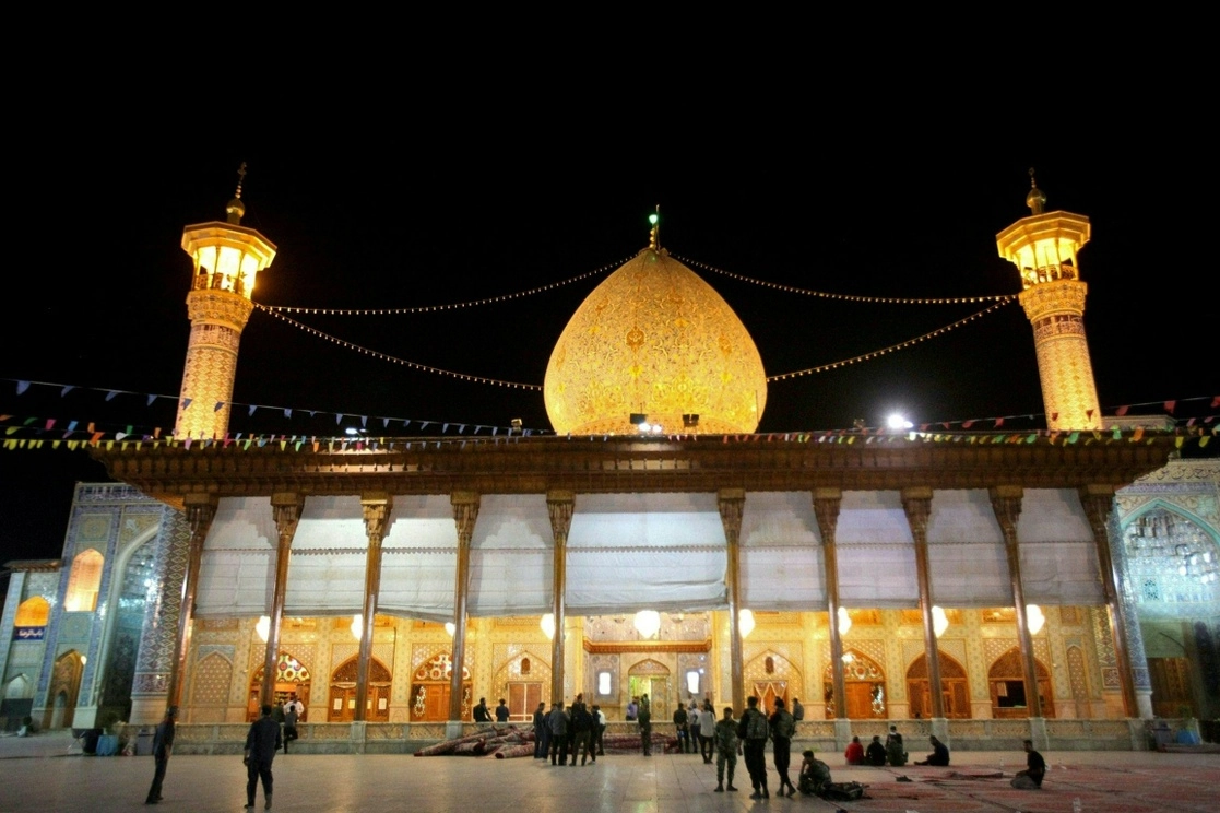 Aspecto del mausoleo de Shah Cheragh, en la ciudad de Shiraz, tras el ataque armado perpetrado contra musulmanes chiítas y que fue reivindicado por el Estado Islámico. Foto Afp.