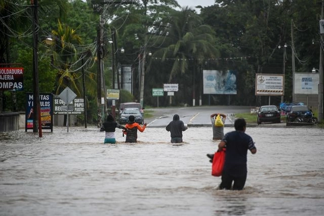 Afectados por ‘Eta’ en Izabal, Guatemala. Foto Afp