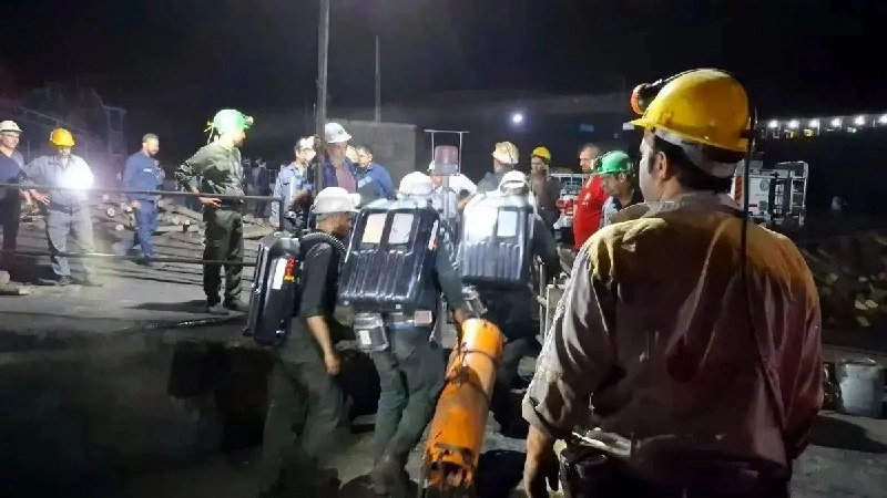 Al menos 30 personas murieron este domingo y otras resultaron heridas tras una explosión por una fuga de metano en una mina de carbón en Irán, según medios estatales. Foto tomada de X.