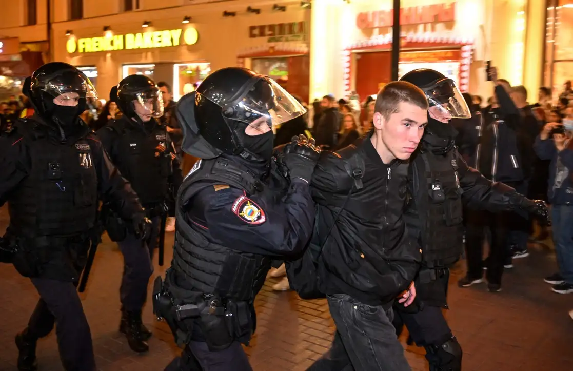 Al menos 364 personas fueron detenidas en toda Rusia en manifestaciones contra la movilización parcial para la ofensiva en Ucrania anunciada horas antes por el presidente Vladimir Putin, el 21 de septiembre de 2022. Foto Afp 