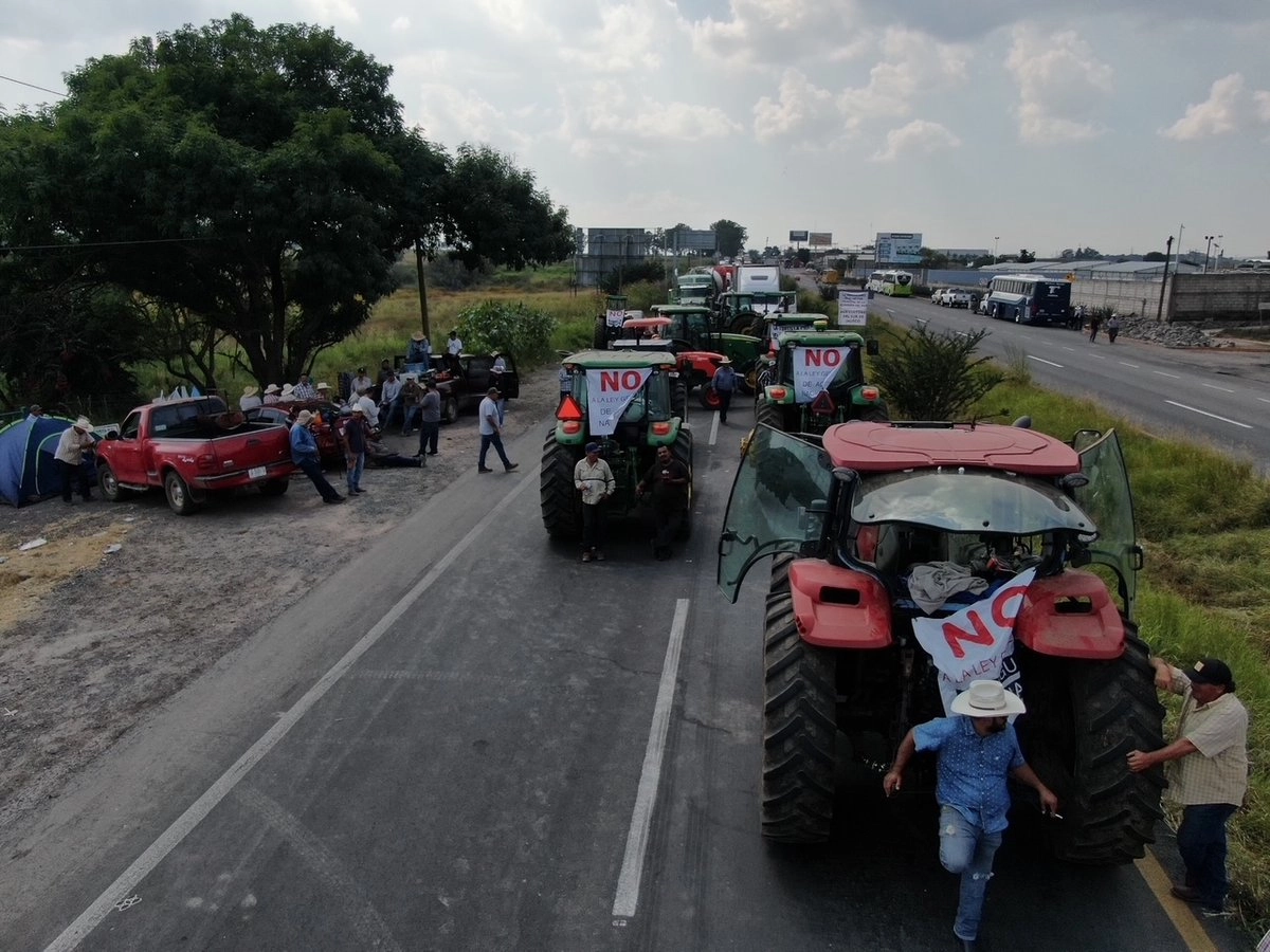 Aspectos del bloqueo carretero en Jalisco. Foto