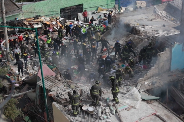 Explosión en una vivienda ubicada en la calle Lago Ammer de la colonia Pensil Norte, alcaldía Miguel Hidalgo. Foto Víctor Camacho