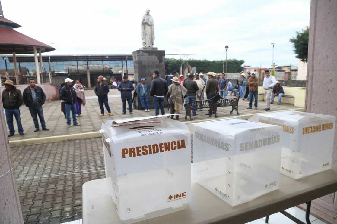 Comuneros de la tenencia de Sevina, en el municipio de Nahuatzen, Michoacán, cancelaron la instalación una casilla especial durante la jornada electoral del 1 de julio de 2018. Foto Cuartoscuro 