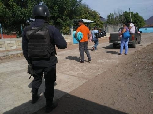 El enfrentamiento se registró esta tarde cuando un grupo armado atacó una vivienda en dicha comunidad, y fue cuando muriendo las siete personas. Foto La Jornada / archivo