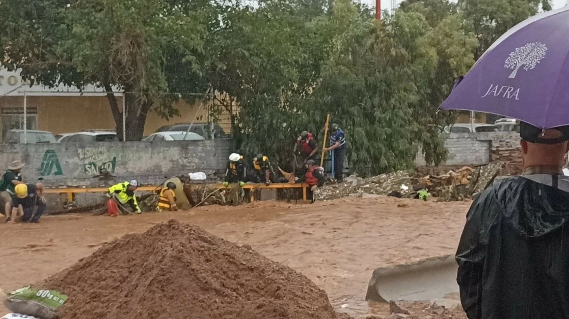 Al menos tres personas perdieron la vida tras las intensas lluvias registradas en Nogales, Sonora. Foto Cristina Gómez Lima