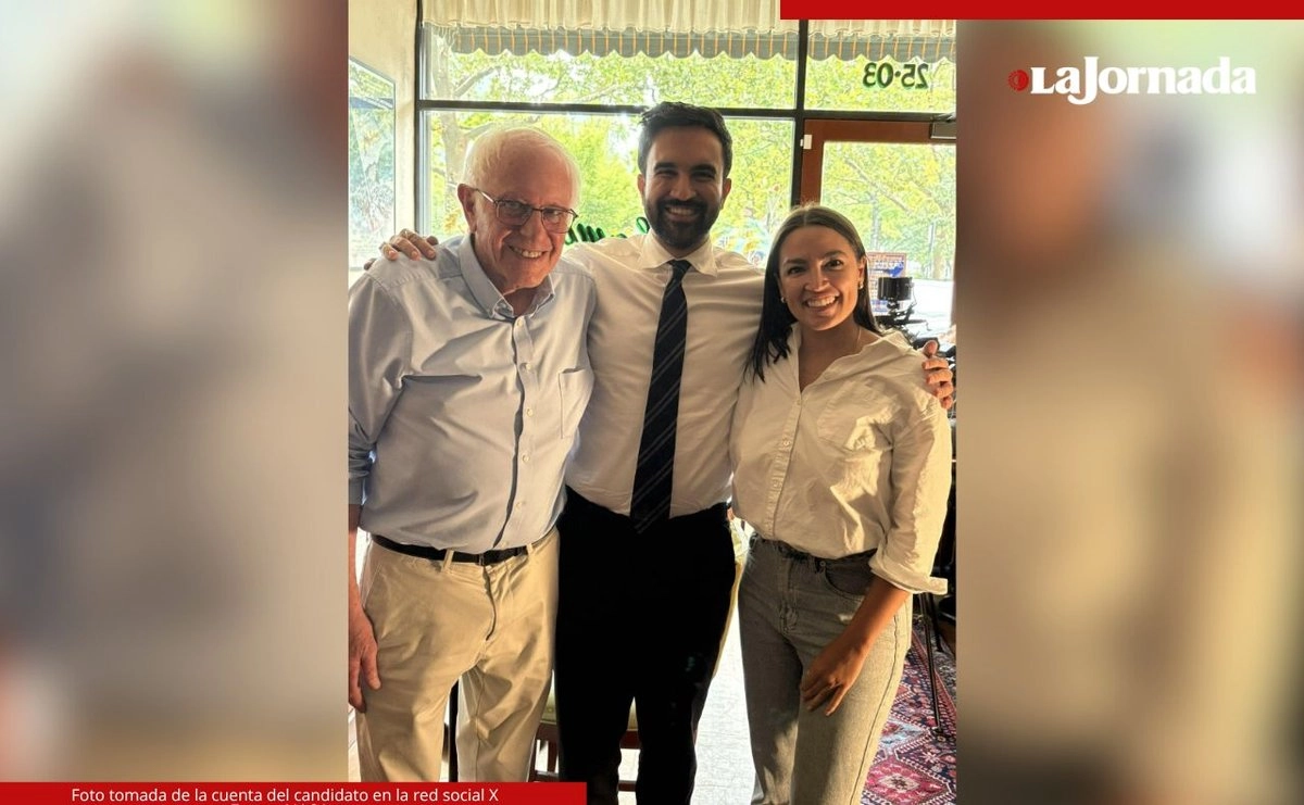 Zohran Mamdani (centro) con el senador independiente por Vermont Bernie Sanders y la representante progresista de Nueva York Alexandria Ocasio-Cortez. Foto tomada de la cuenta del candidato en la red social X