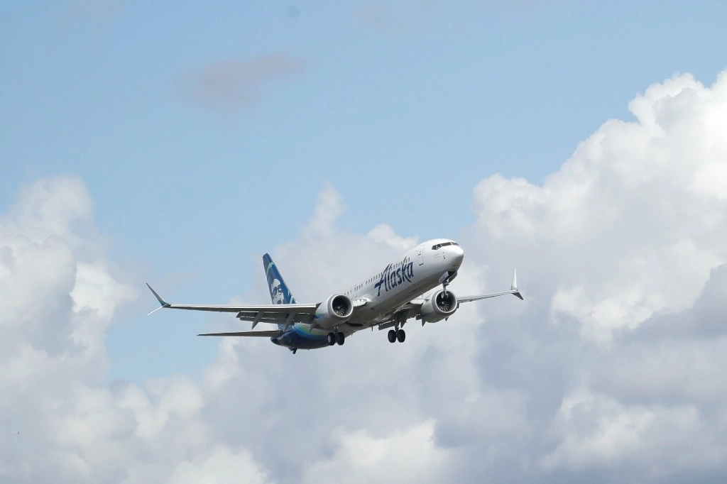 Permanecerán en tierra la flota de 65 aviones Boeing 737-9 de Alaska Airlines. Foto Ap