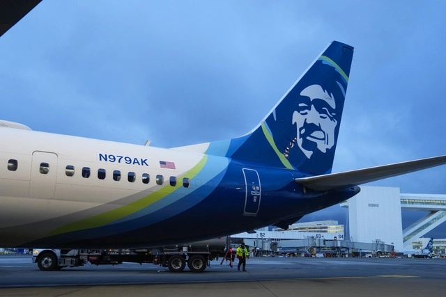 Alaska Airlines anunció que enviará un equipo a la planta de Boeing para supervisar los procesos de fabricación. Foto Ap