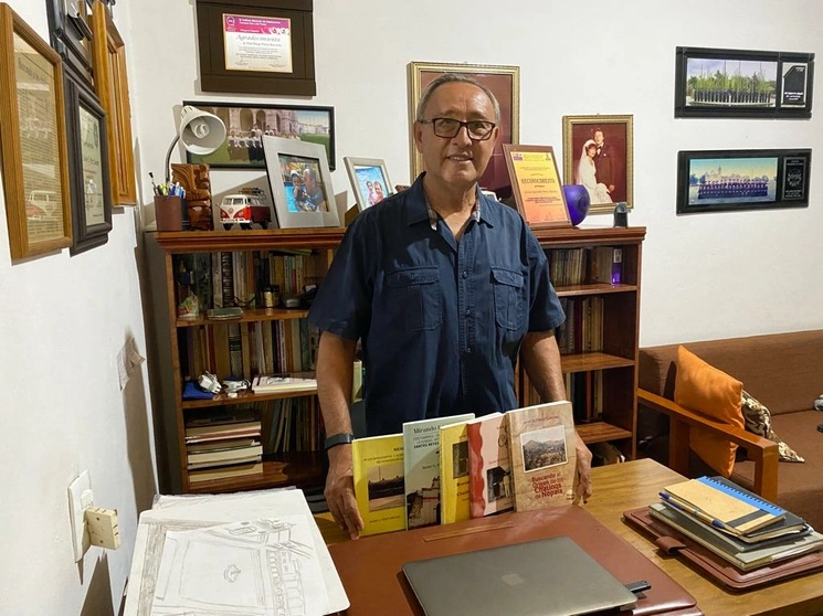 Javier Gerardo Pérez Sánchez, autor de los libros sobre el pueblo chatino que almacena la Universidad de Texas en Austin, en su biblioteca digital. Foto ‘La Jornada’