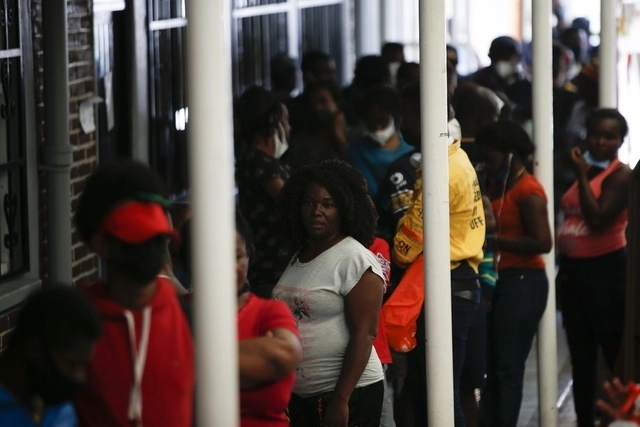 Migrantes en las instalaciones de Cafemin en la Ciudad de México. Foto Alfredo Domínguez