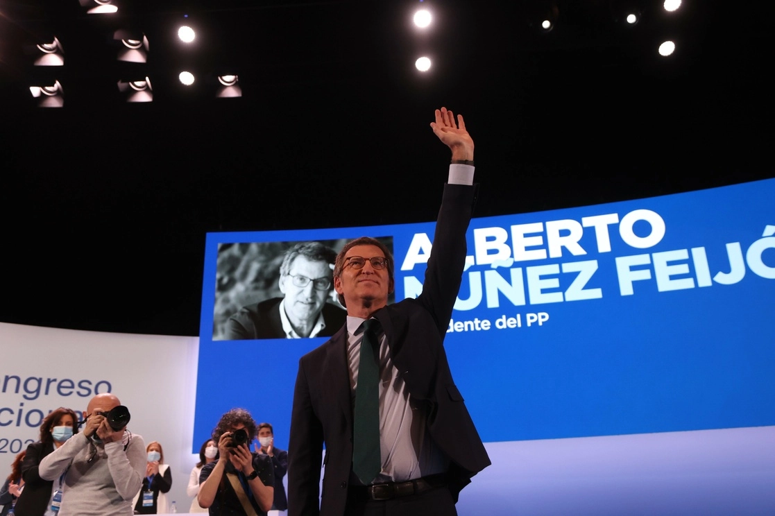 Alberto Núñez Feijóo se convirtió en el nuevo presidente del derechista Partido Popular, en un congreso extraordinario en el que resultó electo con el 98.35 por ciento de los votos. Foto Europa Press
