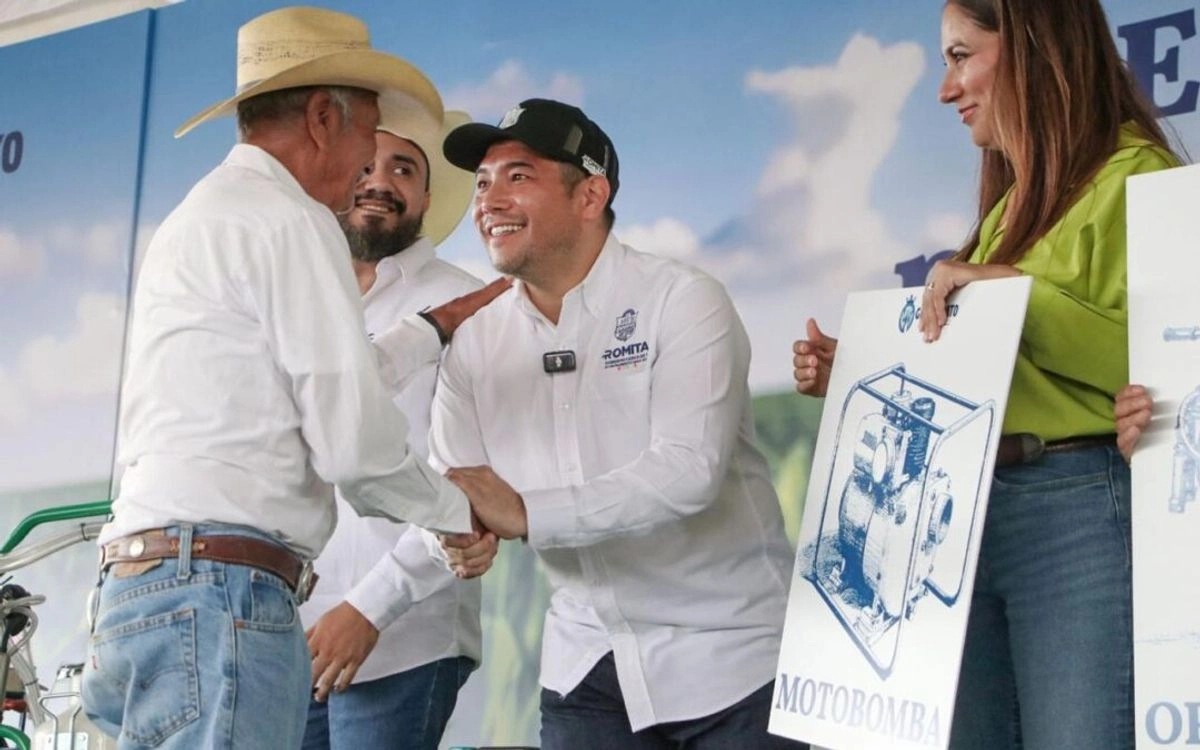 El presidente municipal de Romita, Pedro Tanamachi Reyes, debe ofrecer una disculpa pública y otorgar una compensación económica a las familias de dos hombres y una mujer que fueron arrestados por la policía y posteriormente fueron encontrados sin vida.