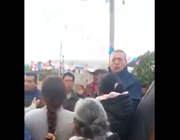El alcalde de San Cristóbal, Mariano Díaz fue videograbado mientras insultaba a un grupo de personas. Foto Captura de Pantalla 