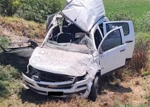 Camioneta siniestrada en la que viajaba el alcalde Dante Cárdenas Flores. Foto Especial
