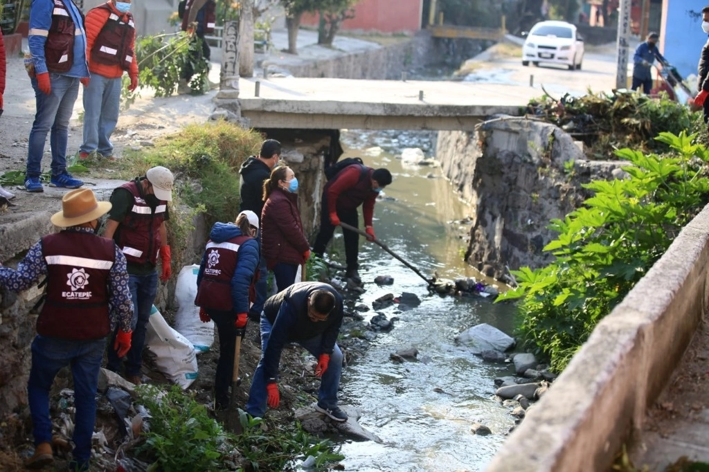 Jornada de limpieza en barrancas de Ecatepec. Foto La Jornada