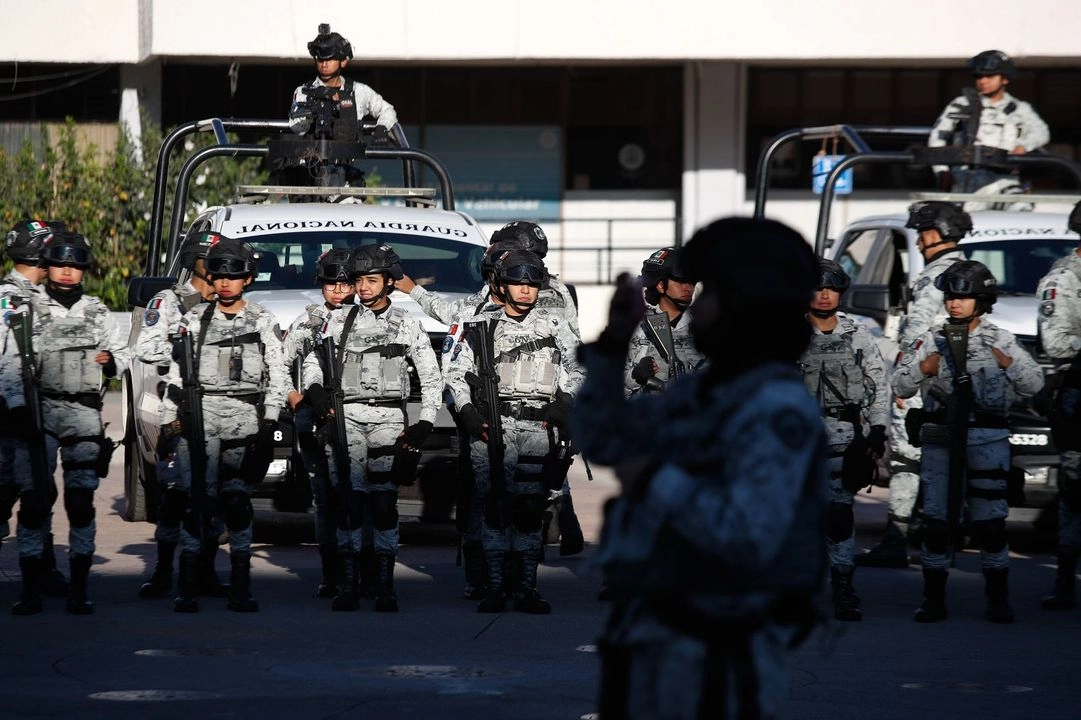 La alcaldesa de Iztacalco, Lourdes Paz Reyes, encabezó la ceremonia del banderazo de salida de las unidades de la Defensa y de la SSC-CDMX que reforzarán los operativos de seguridad, en la Ciudad de México, el 16 de marzo de 2025.