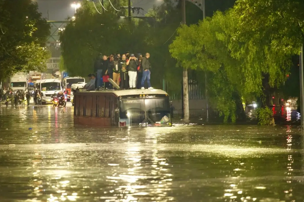 Inundación en Viaducto y Circuito, muy cerca del Palacio de los Deportes, el 2 de junio de 2025.