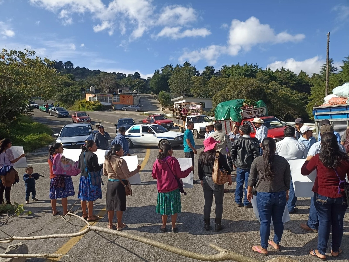 Habitantes de la comunidad de Ajilhó, municipio de Bochil. Foto La Jornada / archivo