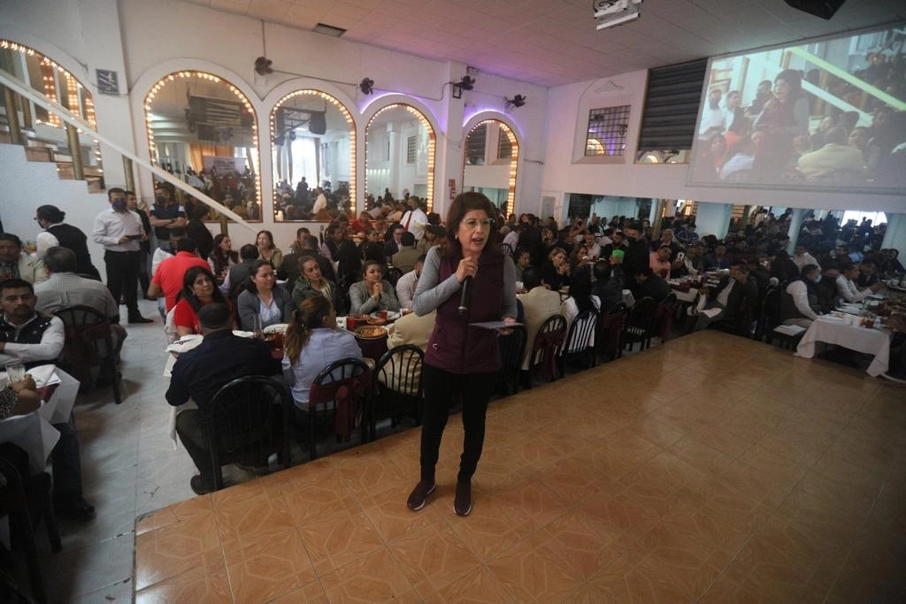 La agrupación morenista Mujeres Gobernado el Edomex realiza su “Encuentro con Líderes del Estado de México” para discutir su agenda política de cara al proceso electoral 2023 en la entidad. En la imagen, la presidenta municipal de Tecámac, Maríela Gutiérrez Escalante, oradora principal, el 3 de julio de 2022. Foto Pablo Ramos