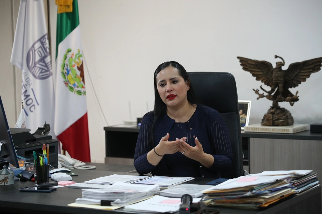 La alcaldesa de Cuauhtémoc, Sandra Cuevas, presentó en enero pasado una controversia constitucional en contra del Acuerdo 64/2021, en el que se fijan especificaciones para el balizamiento de vehículos oficiales y de policía de proximidad con funciones de seguridad de diversas dependencias, incluidas las Alcaldías. Foto María Luisa Severiano / Archivo