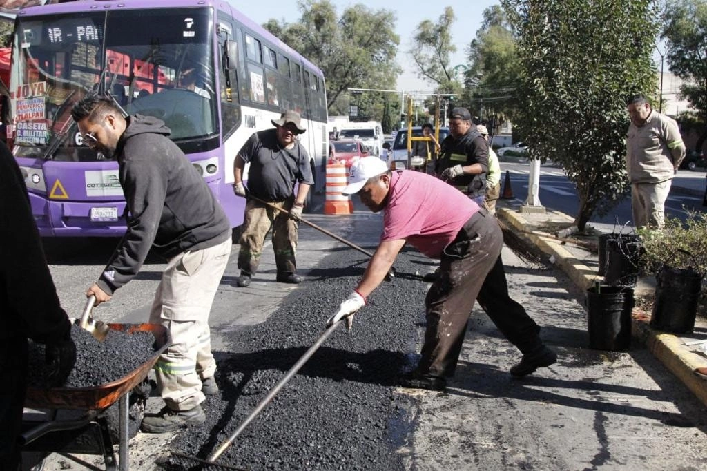 Se realizó el bacheo de una zanja de 500 metros lineales sobre calzada de Tlalpan, colonia La Joya, que estaba abierta desde hace tres meses. Foto cortesía de la alcaldía de Tlalpan