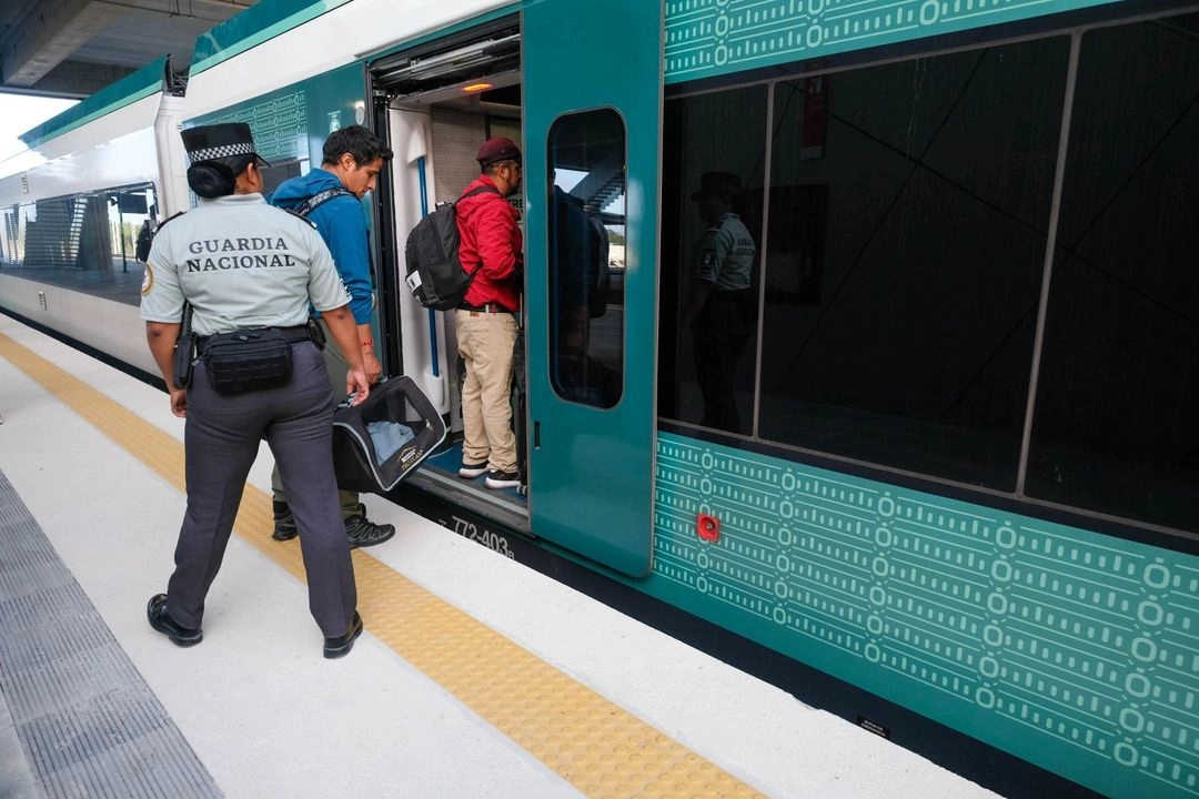 Turistas viajan en el Tren Maya. La imagen, en la terminal Cancún, el 22 de enero de 2025. Foto 