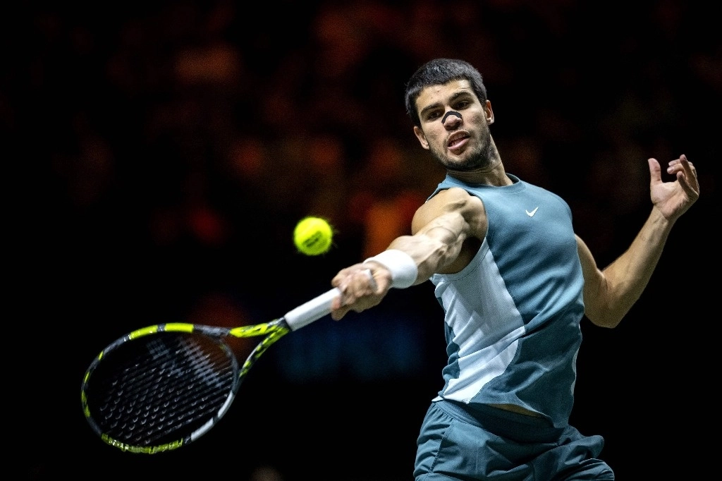 Carlos Alcaraz, tercer jugador mundial, batió este sábado al polaco Hubert Hurkacz, 6-4, 6-7  y 6-3. Foto Afp