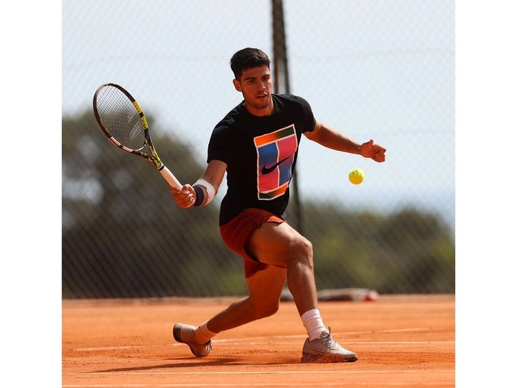 "He estado trabajando en Montecarlo y tratando de recuperarme hasta el último minuto de una lesión en el pronador redondo del brazo derecho, ¡pero no fue posible y no puedo jugar! Tenía muchas ganas de jugar... Nos vemos el año que viene", escribió el tenista en sus redes sociales, el 9 de abril de 2024. Foto tomada de X @carlosalcaraz