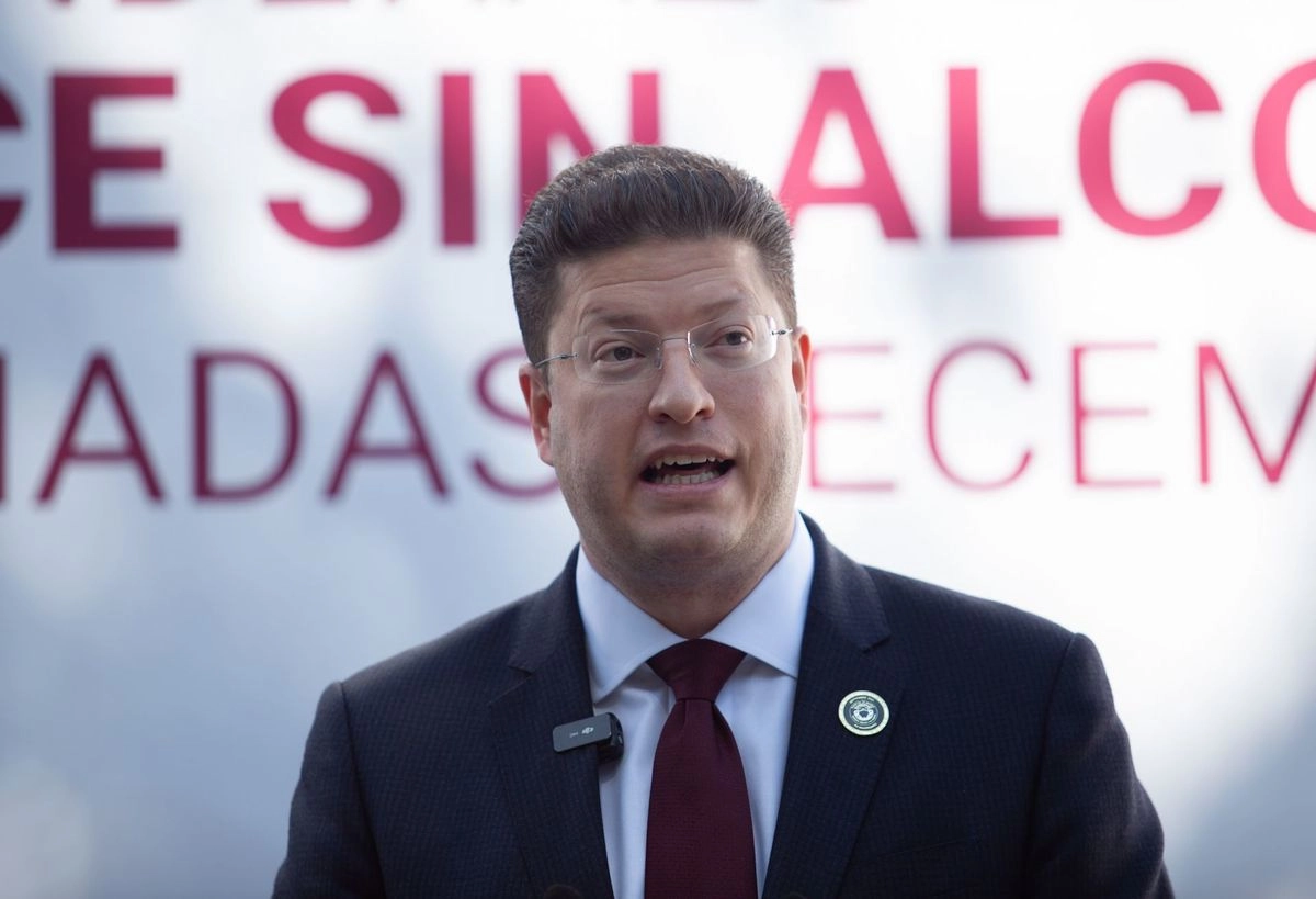 Dos de los responsables del ilícito fueron aprehendidos y presentados ante el agente del Ministerio Público en la Fiscalía Antisecuestro, informó el secretario de Seguridad Ciudadana de la Ciudad de México, Pablo Vázquez Camacho. Foto 