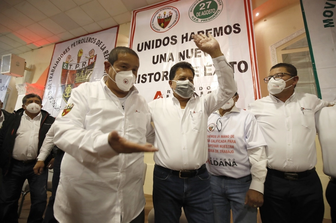 Ricardo Aldana Prieto (c), nuevo secretario general del Sindicato Petrolero. Foto Cristina Rodríguez
