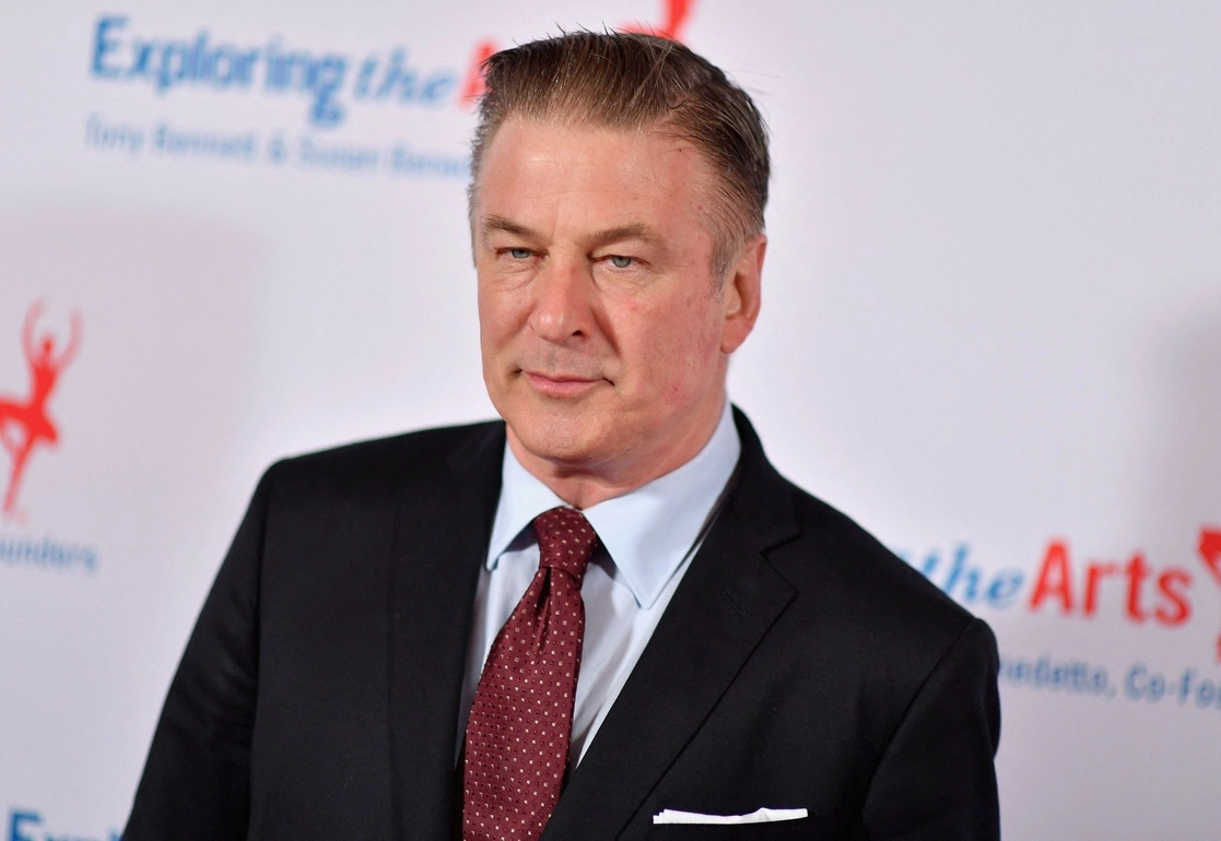 Baldwin logró convencer al elenco de la película, incluido a su realizador, Joel Souza, también herido por el disparo, de terminar la producción. Foto  Afp