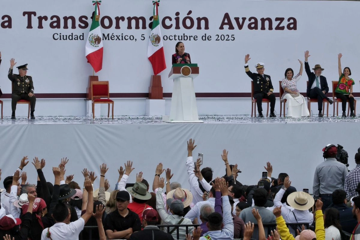 La presidenta de México, Claudia Sheinbaum, durante su primer informe de gobierno en el Zócalo de la Ciudad de México. Foto 