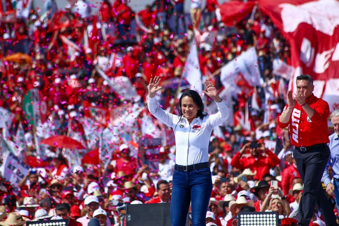 Alejandra del Moral ya tomó protesta como candidata del PRI a la gubernatura del estado de México. Foto Cuartoscuro 