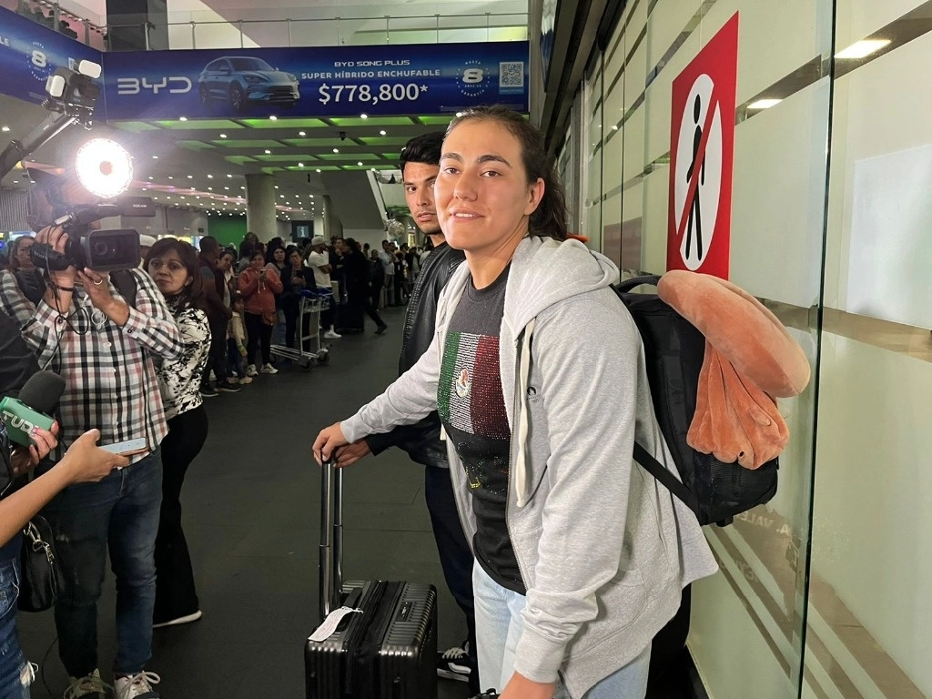 La arquera de 29 años de edad se mostró satisfecha por subir al podio en la capital francesa. Foto Luis Castillo
