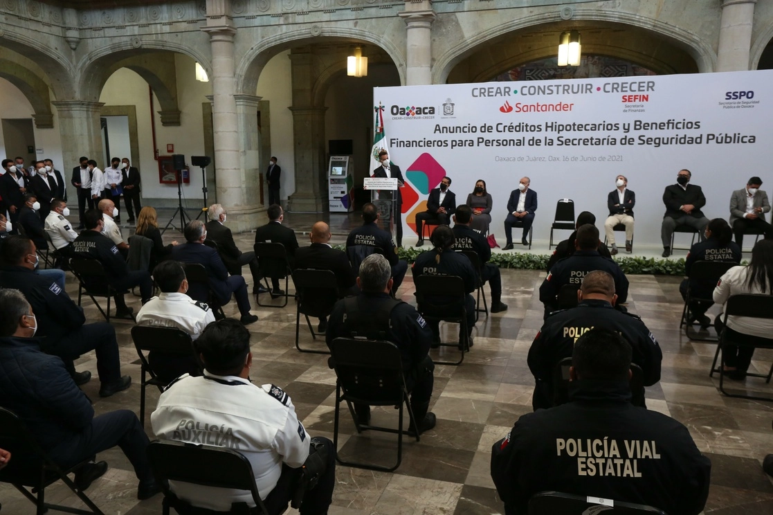 Durante una conferencia de este miércoles, el gobernador de Oaxaca rechazó los rumores. Foto Jorge A. Pérez Alfonso