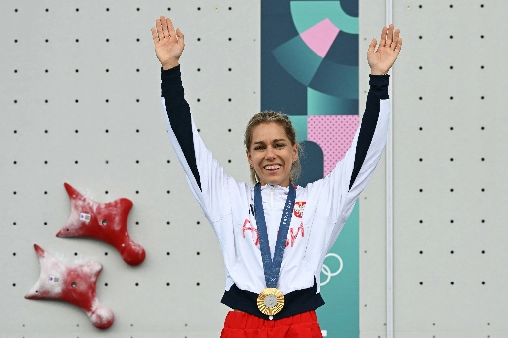 Aleksandra Miroslaw de Polonia se quedó con el oro al superar en la final a la competidora de China, Deng Lijuan. Foto Afp