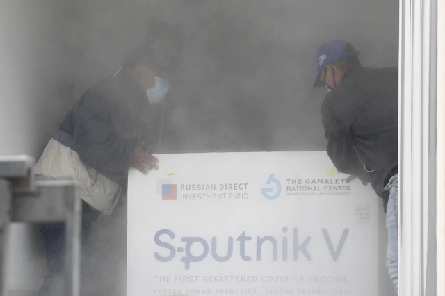 Cargamento de la vacuna contra Covid-19 de Sputnik. Foto Ap