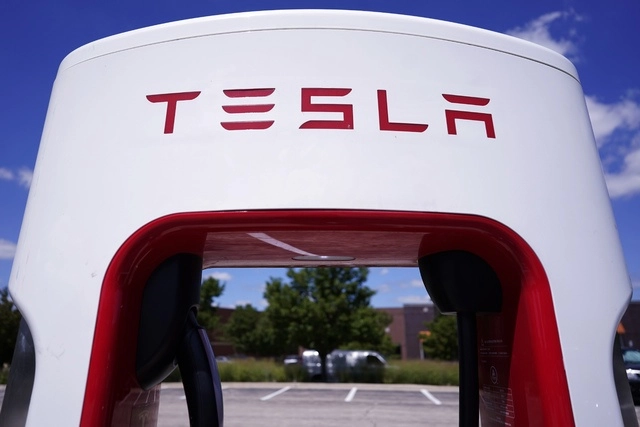 Alemania investigará la presunta filtración de archivos de Tesla con datos personales de clientes y empleados. Foto Ap